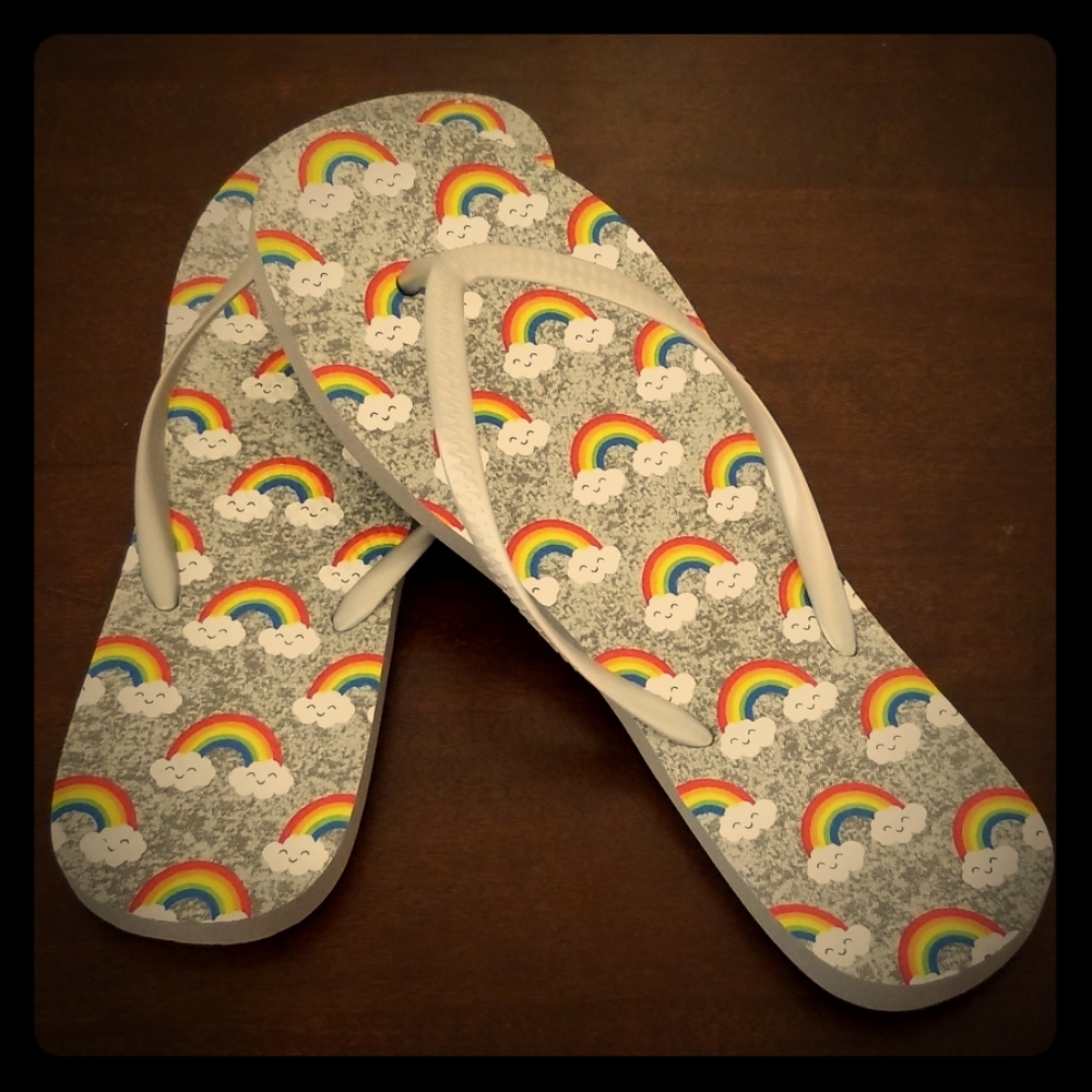 💢SOLD FREE w BUNDLE 🌈☁️ NWOT Flip-flops